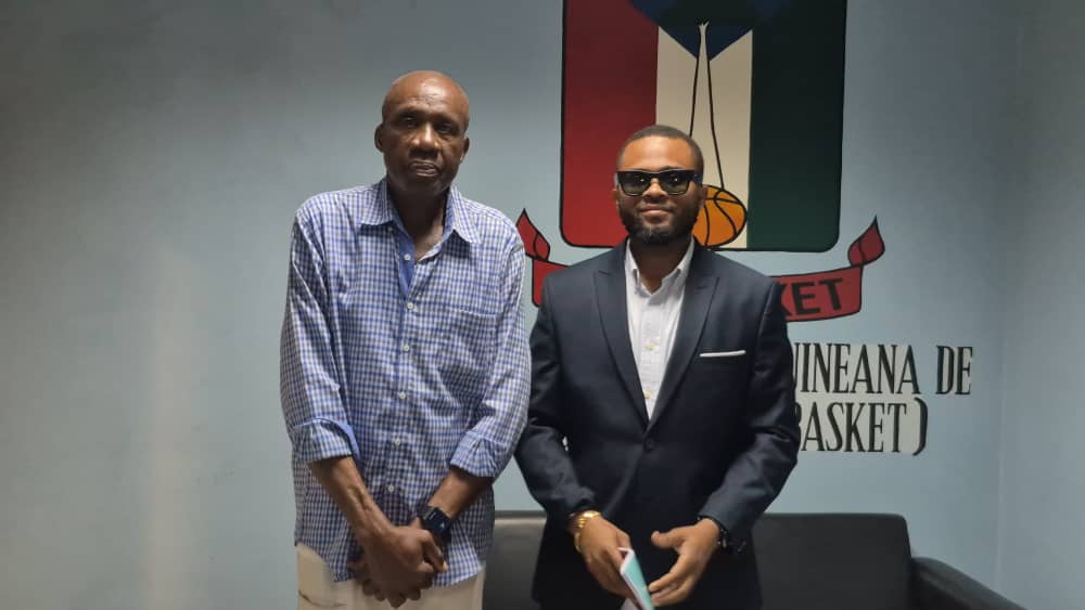 El presidente de la FEGUIBASKET recibe en audiencia al ex veterano jugador de baloncesto Santiago Biyogo Mayé