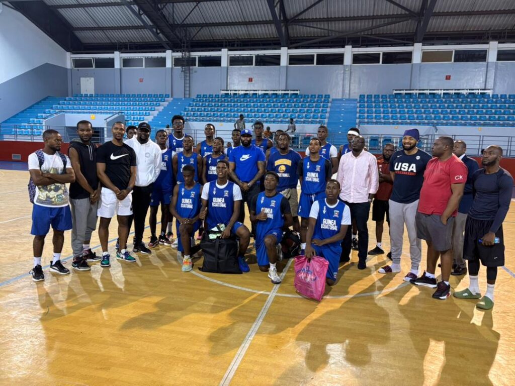 Los veteranos del baloncesto nacional respaldan al Nzalang Basket Sub-18 con una donación de zapatillas