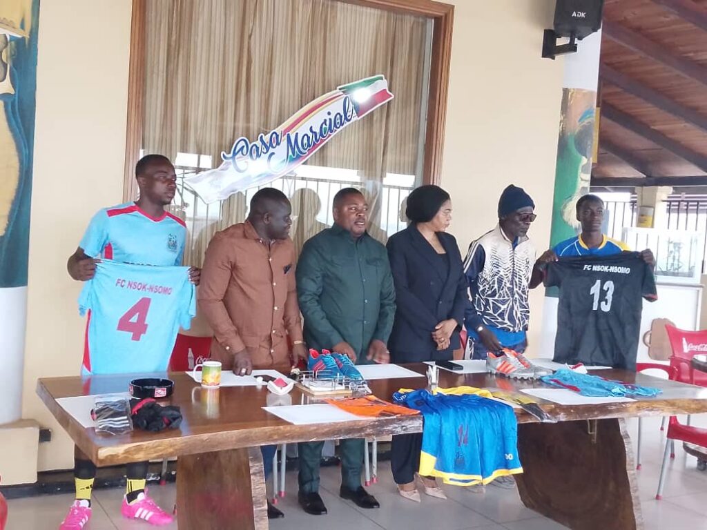 El FC Nsok Nsomo recibe nuevo material deportivo para afrontar la temporada en tercera división