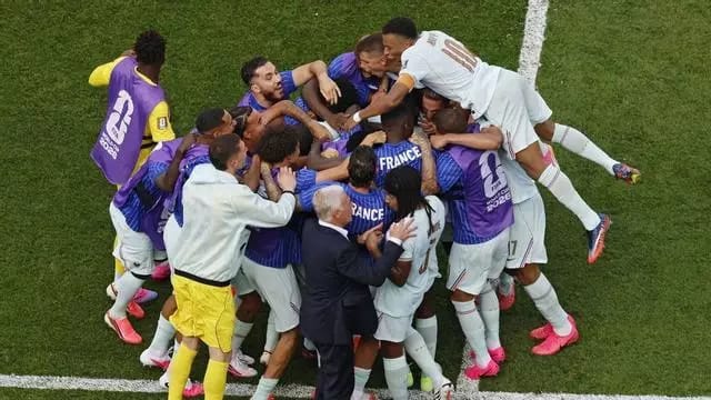 Francia impone su ley y se mete en las semifinales del mundial con una campaña casi perfecta